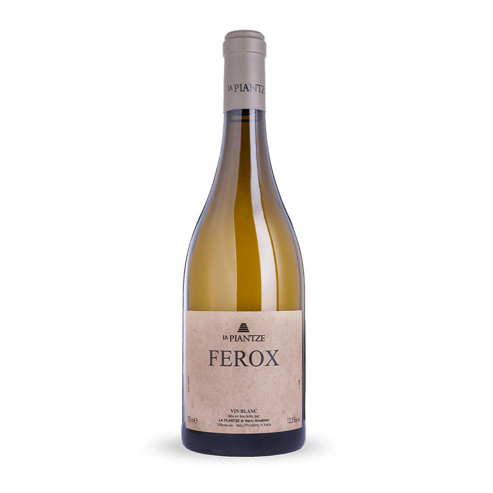 La Plantze Ferox Sauvignon wine bottle displayed against a white background, showcasing a sleek design.